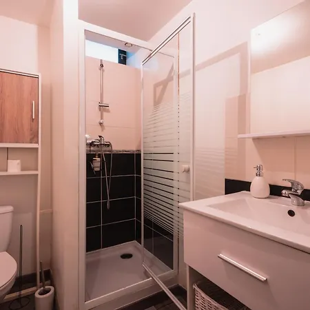 Apartment Le Saint-loup - T2 Dans Le Coeur Historique De